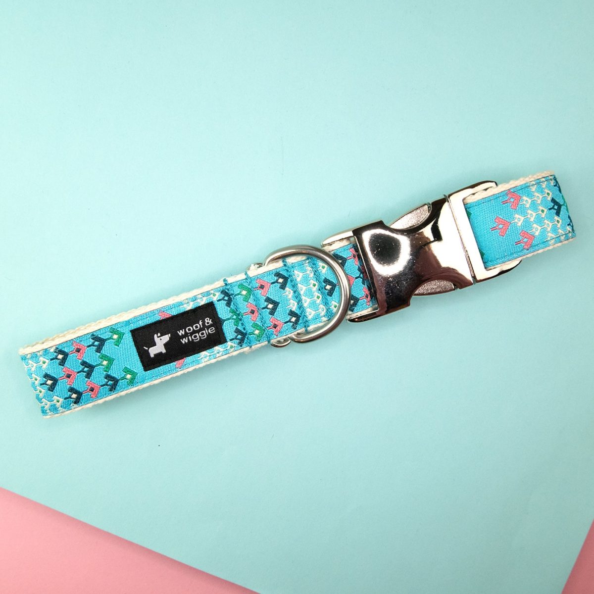Dog collar with abstract blue pattern