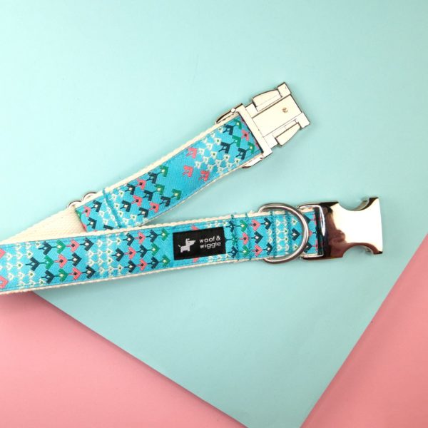 Dog collar with abstract blue pattern