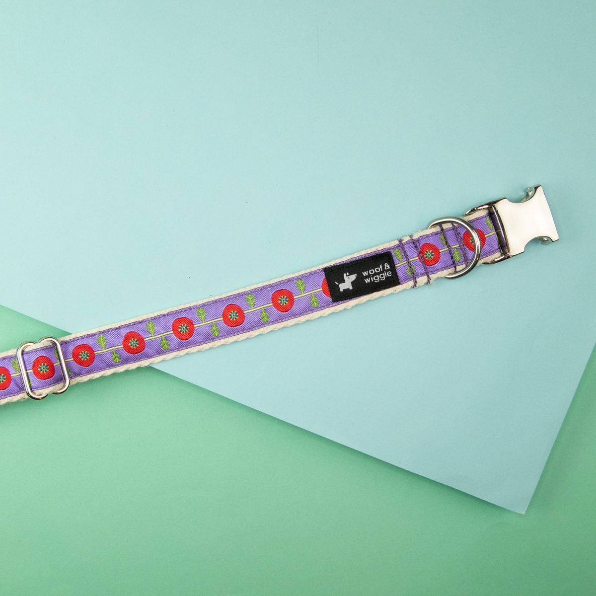 Dog collar with abstract pattern design