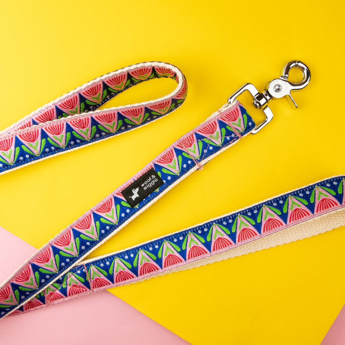 Dog leash with abstract floral design