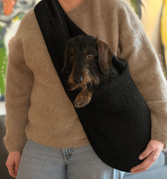 SnugPup Tragetuch für Hunde in "Bouclé Schwarz"