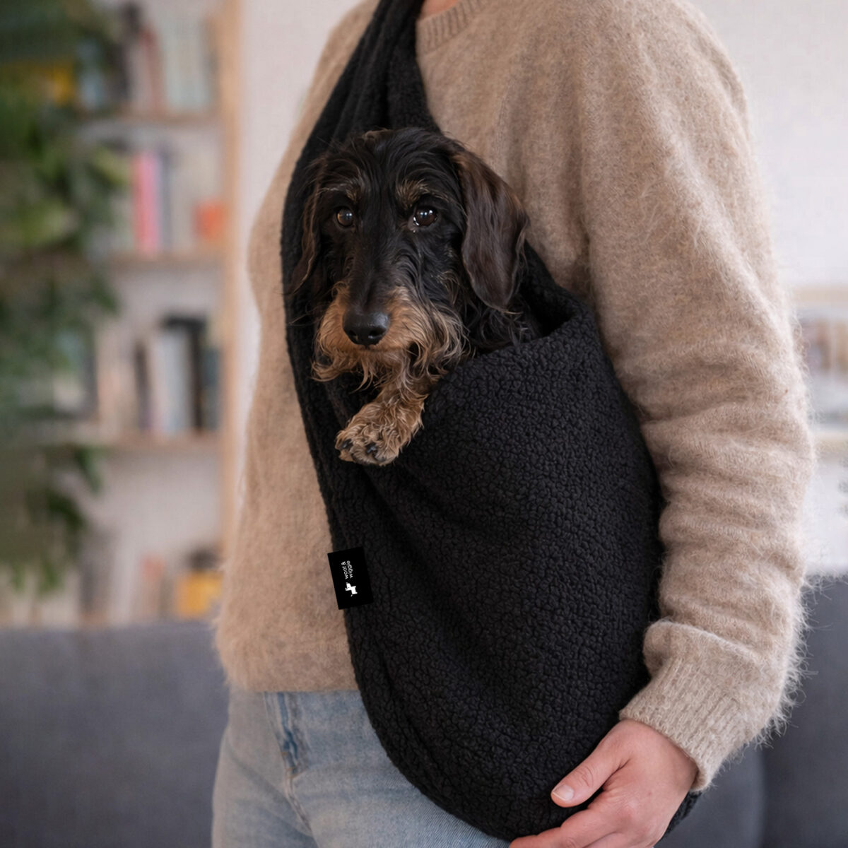 SnugPup Tragetuch für Hunde in "Bouclé Black"