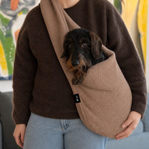 SnugPup Tragetuch für Hunde in "Bouclé Hellbraun"