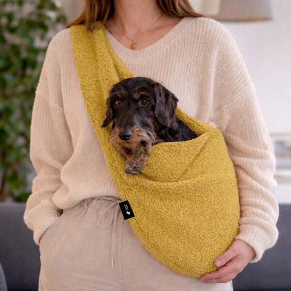 SnugPup Tragetuch für Hunde in "Bouclé Ocker"