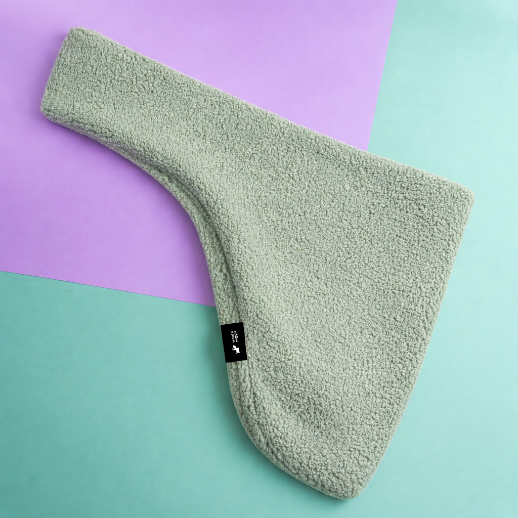 SnugPup Tragetuch für Hunde in "Bouclé Salbei"