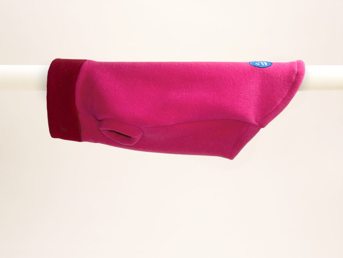 Tailor-made dog jumper in pink and red