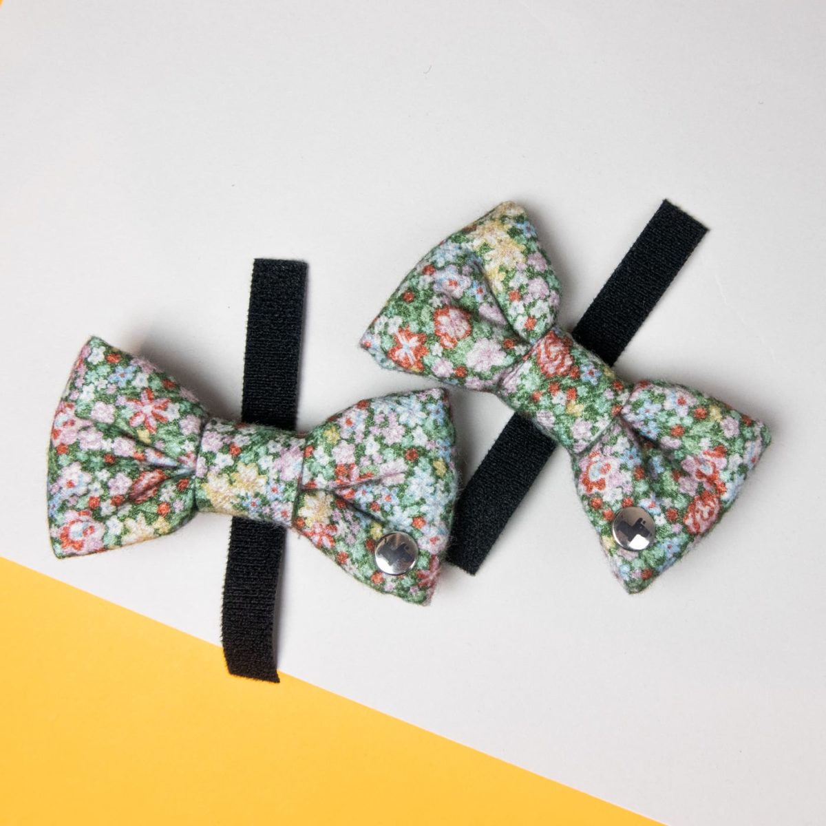 Dog bow tie "Ditzy Flowers"